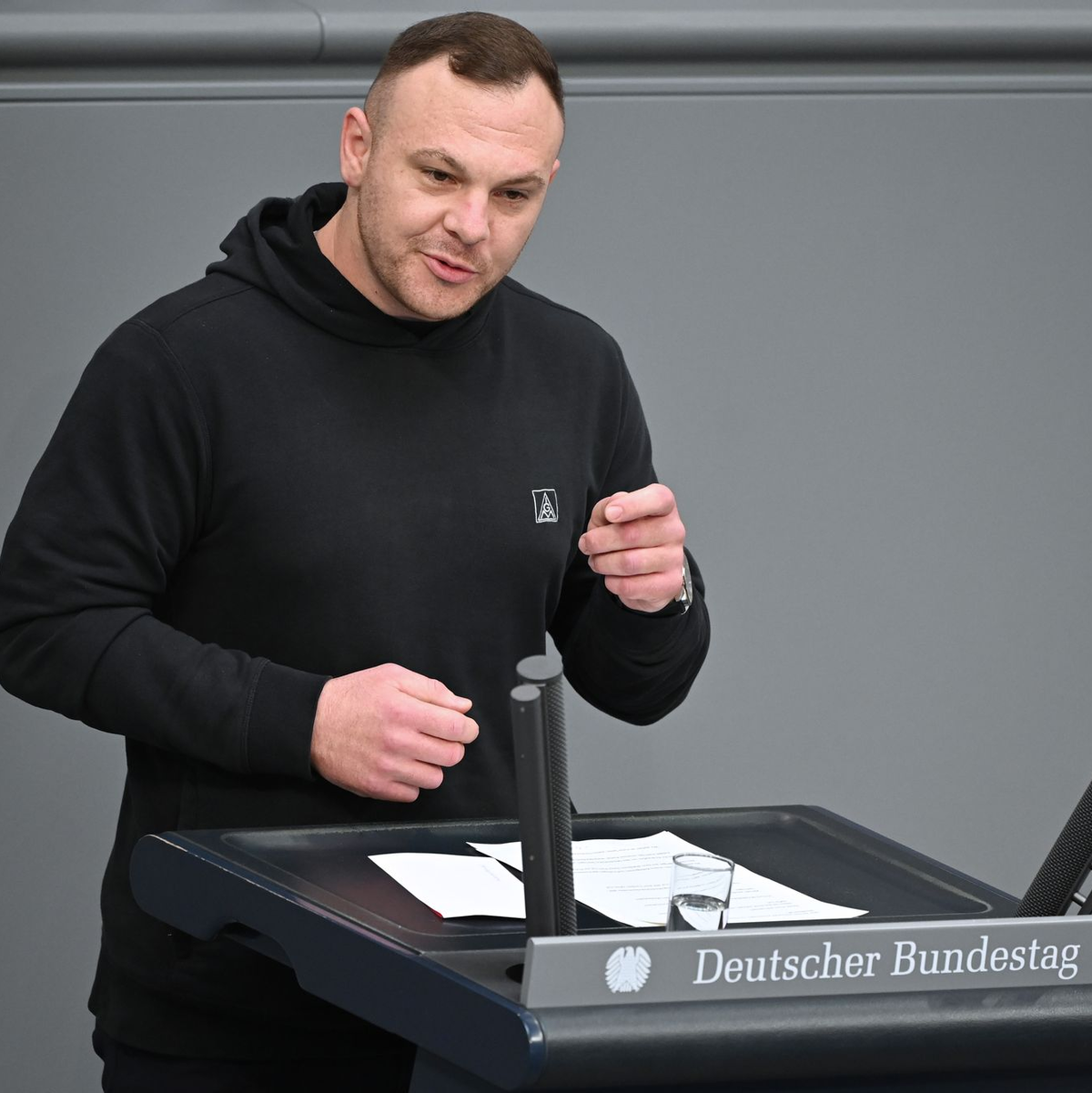 Der Linke-Politiker Cem Ince verlangt eine Erhöhung des Mindestlohns. (Archivfoto) - Foto: Katharina Kausche/dpa