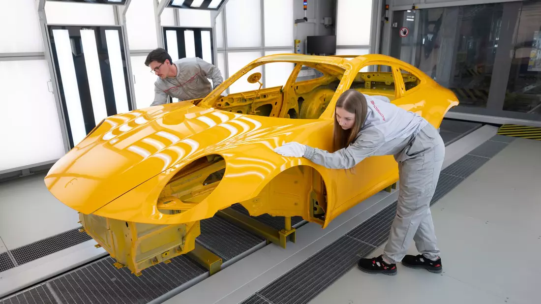 Verbrenner sollen Porsche in nächster Zeit wieder Schub geben. (Archivbild) - Bild: Marijan Murat/dpa