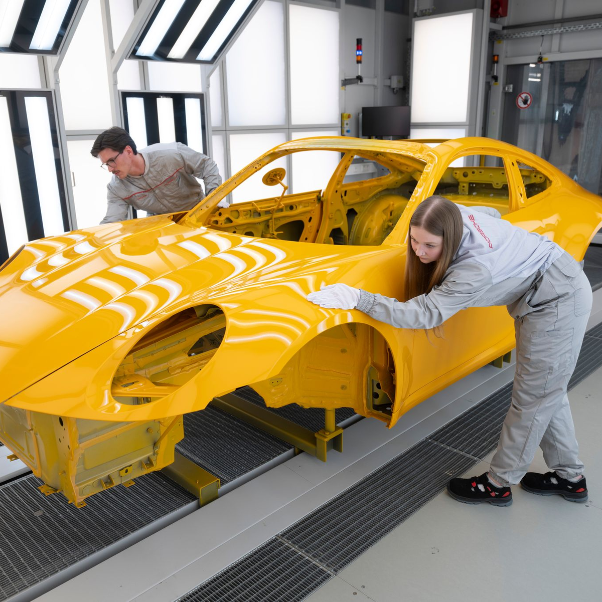 Verbrenner sollen Porsche in nächster Zeit wieder Schub geben. (Archivbild) - Foto: Marijan Murat/dpa