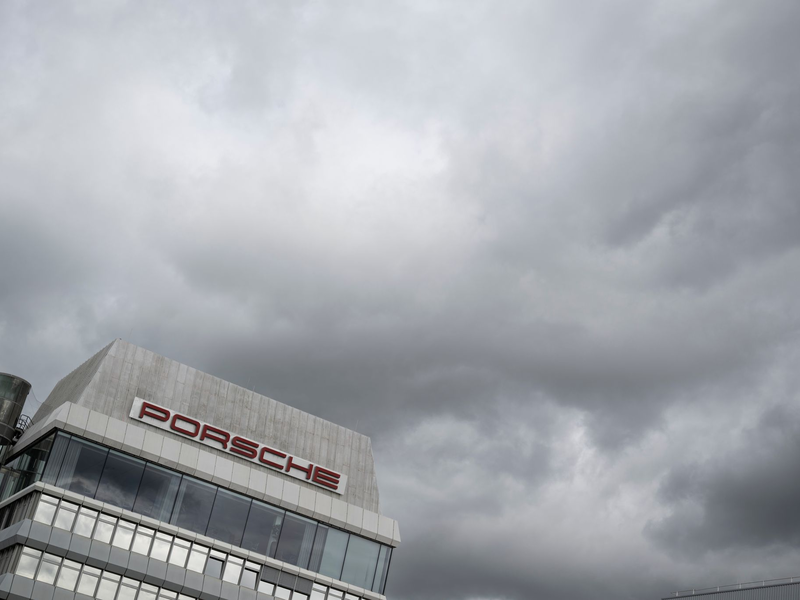Der Gewinn bei Porsche ist eingebrochen. (Archivbild) - Foto: Marijan Murat/dpa