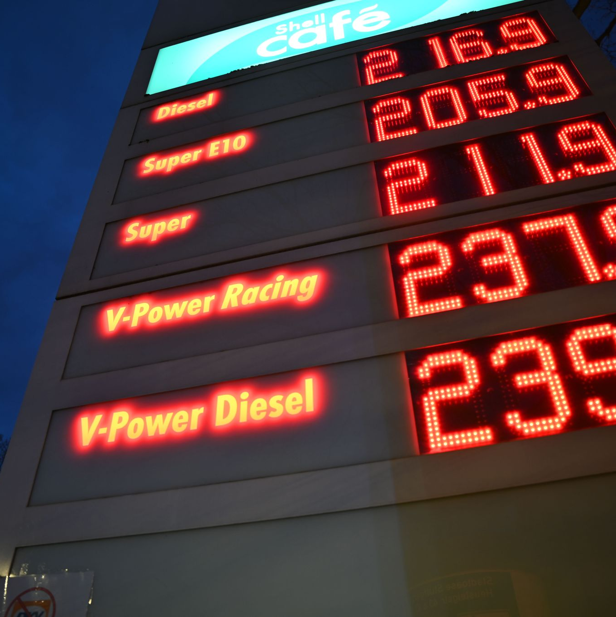 Der Iran-Krieg hat die Preise für Benzin und Diesel zuletzt stark steigen lassen. - Foto: Katharina Kausche/dpa