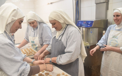 Die Klarissen sind für ihre Süßigkeiten aus der Klostermanufaktur bekannt. (Handoutbild) - Foto: ---/Francisco Canals/dpa