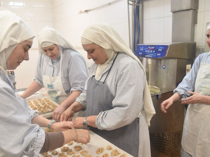 Die Klarissen sind für ihre Süßigkeiten aus der Klostermanufaktur bekannt. (Handoutbild) - Foto: ---/Francisco Canals/dpa