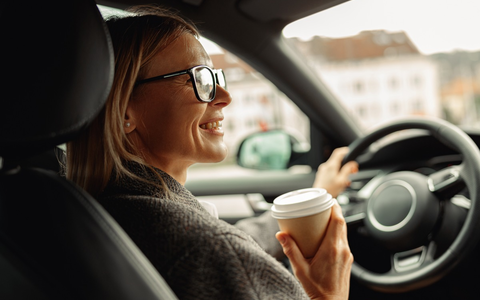 Kaffeekult unterwegs: Tankstelle als Lieblingsstopp / 60 Prozent der Autofahrer holen sich ihren Kaffee an der Tankstelle - Foto: presseportal.de