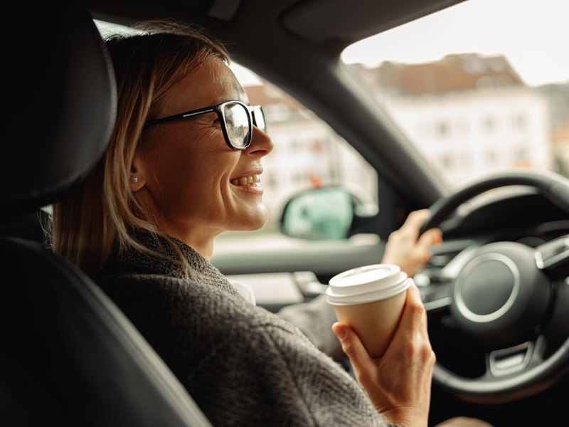 Kaffeekult unterwegs: Tankstelle als Lieblingsstopp / 60 Prozent der Autofahrer holen sich ihren Kaffee an der Tankstelle - Foto: presseportal.de