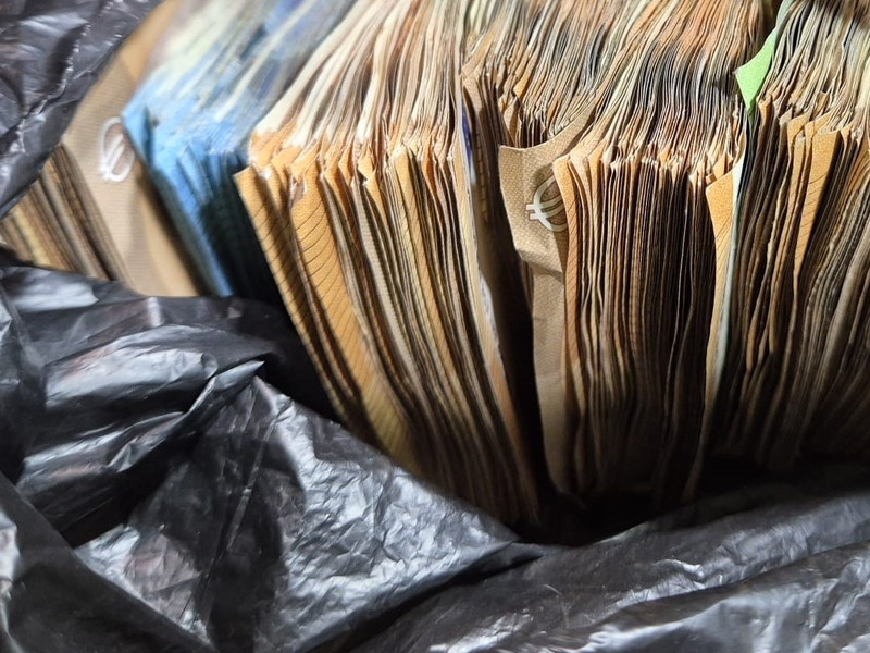 HZA-AC: Aachener Zoll stellt über 44.000 Euro Bargeld sicher / Clearingverfahren eingeleitet - Foto: presseportal.de