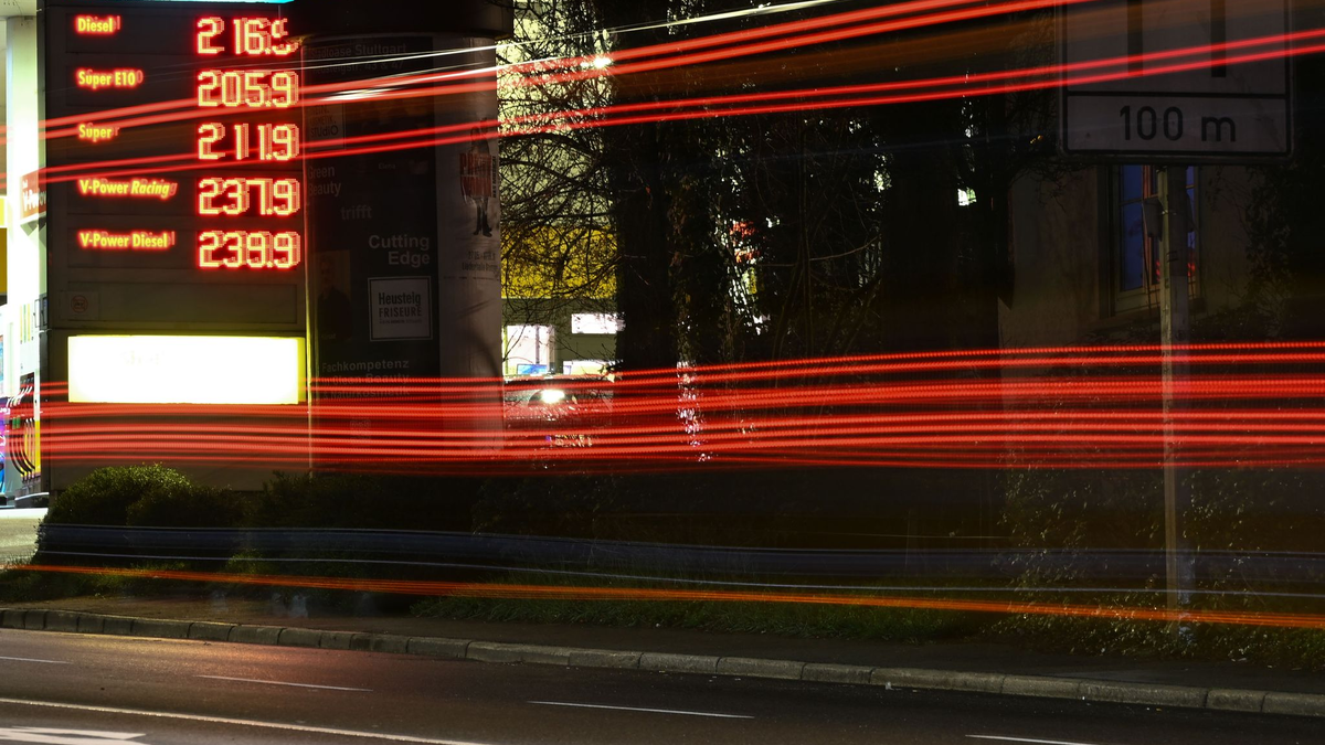 Der Anstieg der Spritpreise geht weiter.  - Foto: Katharina Kausche/dpa