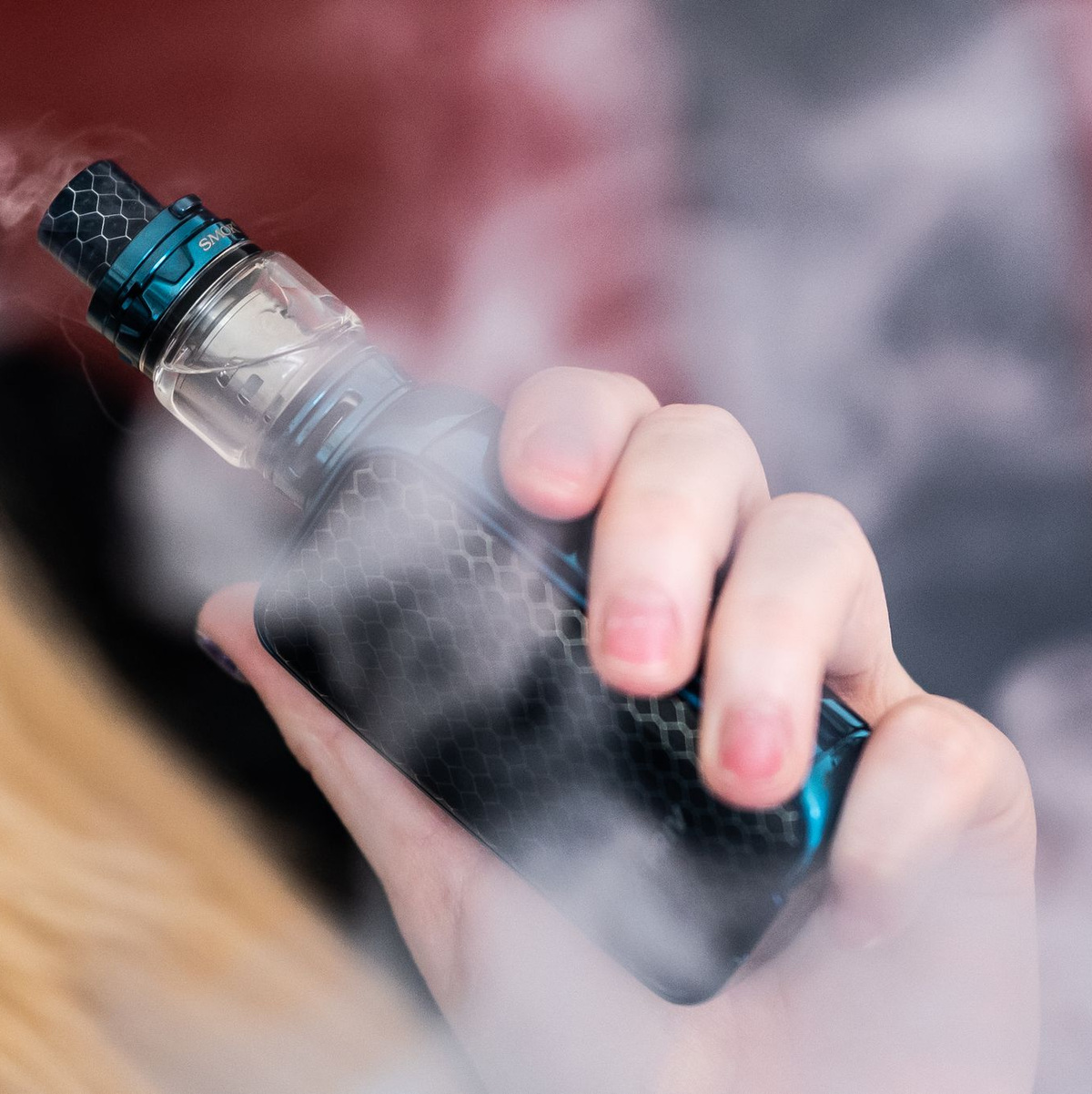 Vor allem bei jungen Menschen sind Vapes beliebt. (Symbolbild) - Foto: Silas Stein/dpa