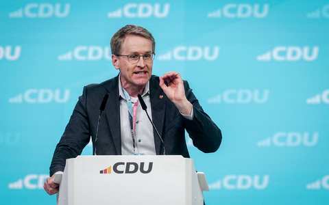 In der CDU ist Schleswig-Holsteins Ministerpräsident Daniel Günther einer der Vorreiter eines Social-Media-Verbots für junge Menschen. (Archivbild) - Foto: Kay Nietfeld/dpa
