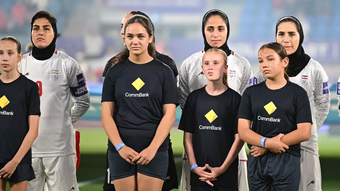 Sechs Iranerinnen haben Asyl in Australien bekommen, der Rest des Teams flog zurück in den Iran. - Bild: Dave Hunt/AAP/dpa