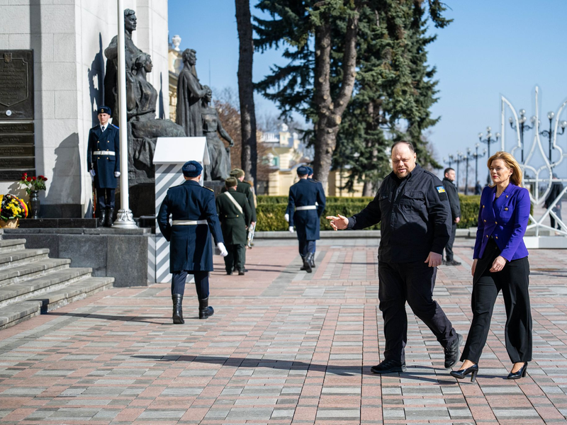 Bundestagspräsidentin Julia Klöckner (CDU) hat eine Rede im ukrainischen Parlament, der Obersten Rada, gehalten. - Foto: Sina Schuldt/dpa