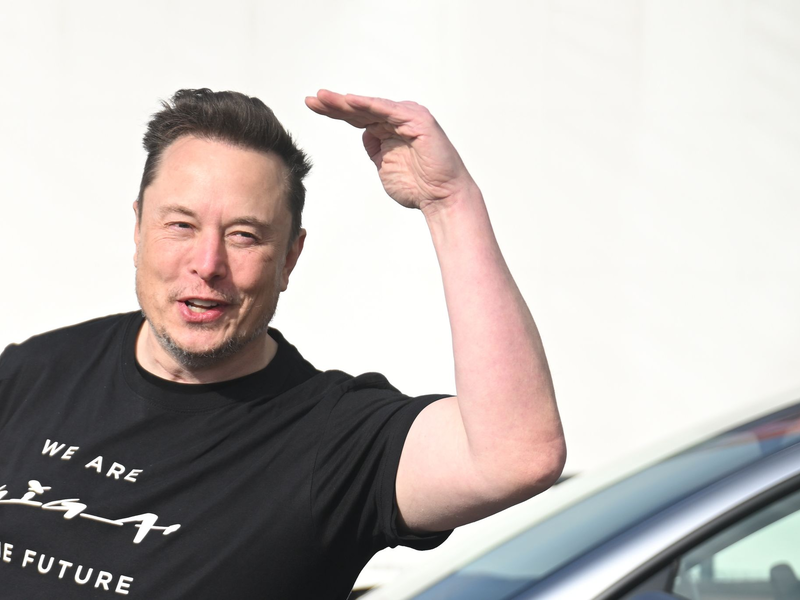 Elon Musk ist mit Abstand der reichste Mensch der Welt. (Archivbild) - Foto: Sebastian Gollnow/dpa