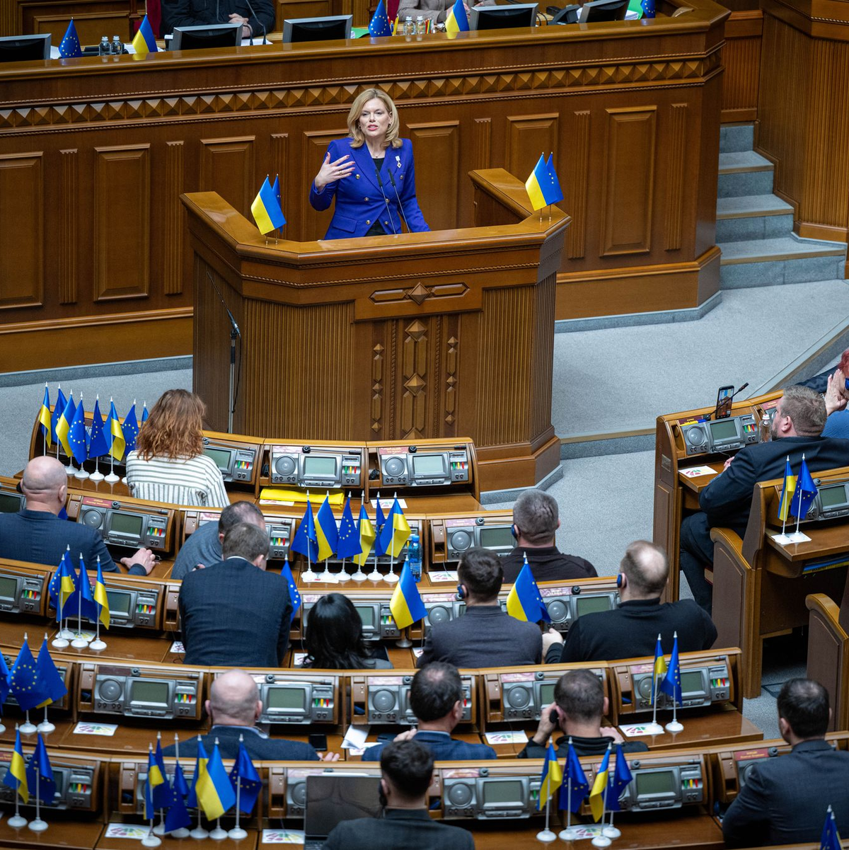 Für die Rede von Bundestagspräsidentin Julia Klöckner (CDU) gibt es Applaus von den Abgeordneten der Werchowna Rada. - Foto: Sina Schuldt/dpa