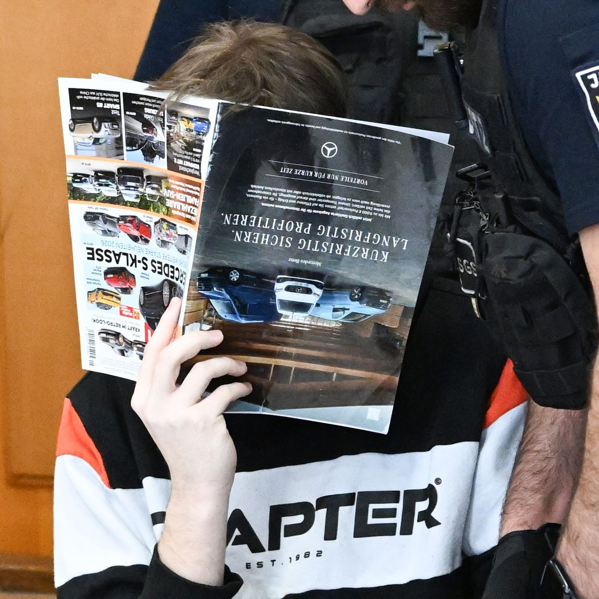 Der Angeklagte spricht vor Gericht von einem Fahrfehler. - Foto: Bernd Weißbrod/dpa