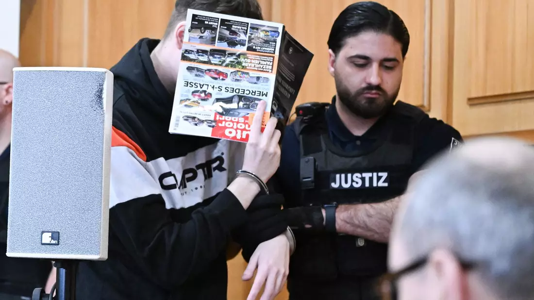 Sein Auto sei ihm immer heilig gewesen, sagte der Angeklagte.  - Bild: Bernd Weißbrod/dpa