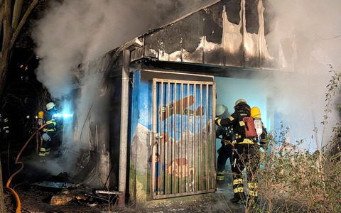 FW-M: Mülltonnenhäuschen in Brand (Obergiesing) - Foto: presseportal.de