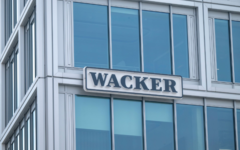 Das Wacker-Hauptgebäude in München. Der Chemiekonzern ist in der schwierigsten Lage seit Jahrzehnten. (Archivbild) - Foto: Peter Kneffel/dpa