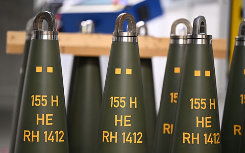 Artilleriegranaten vom Kaliber 155 Millimeter von Rheinmetall. - Foto: Wolf von Dewitz/dpa