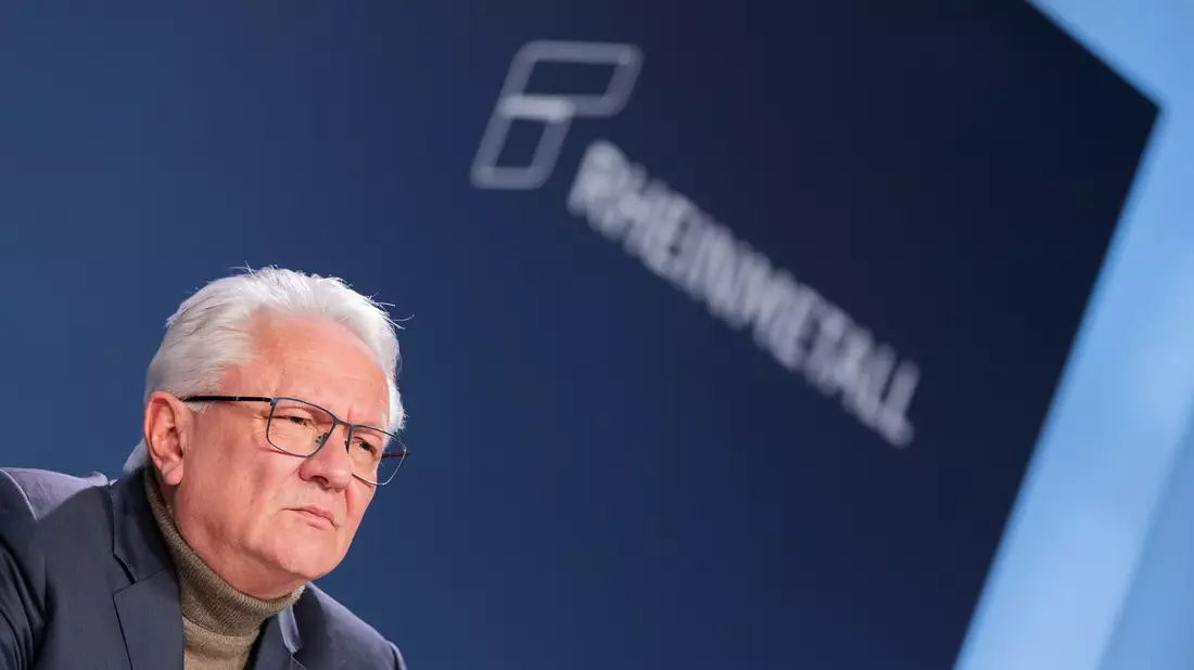 Rheinmetall-Chef Armin Papperger richtet den Blick nach vorn, die Perspektiven sind blendend.  - Bild: Rolf Vennenbernd/dpa