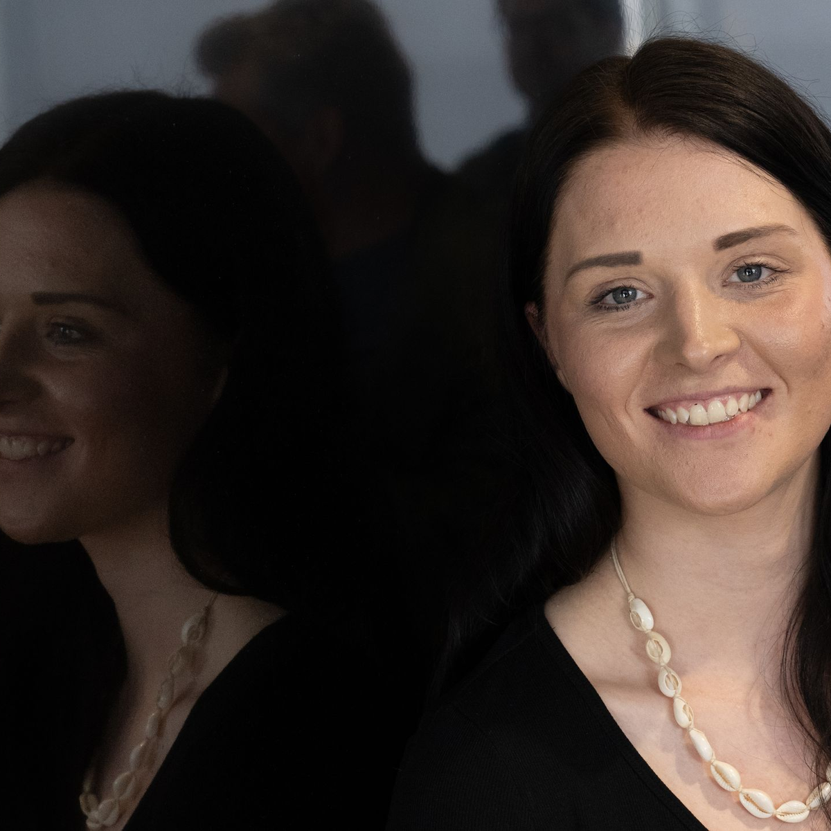 Lea Jantschke bekam vor vier Jahren einen Brief vom Empfänger der Niere ihrer Mutter. - Foto: Boris Roessler/dpa