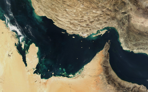 Die Straße von Hormus ist für die globale Energieversorgung extrem wichtig.  - Foto: -/The Visible Earth/NASA/dpa