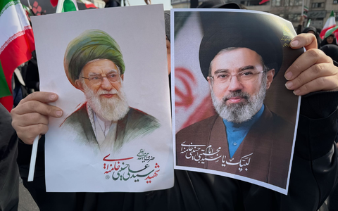 Seit seiner Ernennung zum neuen Staatsoberhaupt hat sich Modschtaba Chamenei nicht blicken lassen. (Archivbild) - Foto: Vahid Salemi/AP/dpa