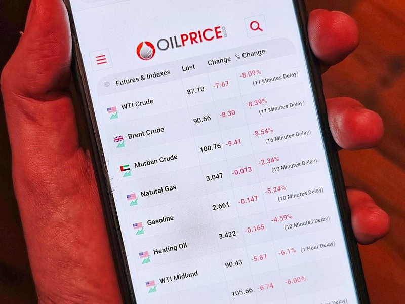 Ölpreise auf einem Smartphone (Archiv) - Foto: via dts Nachrichtenagentur