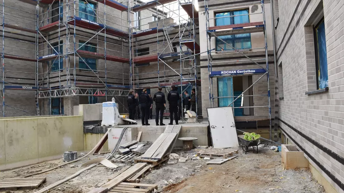 HZA-KR: Baugewerbe unter der Lupe: Hauptzollamt Krefeld geht gegen Verstöße vor - Bild: presseportal.de