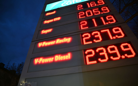 Die Bundesregierung will wegen der steigenden Spritpreise eingreifen.  - Foto: Katharina Kausche/dpa