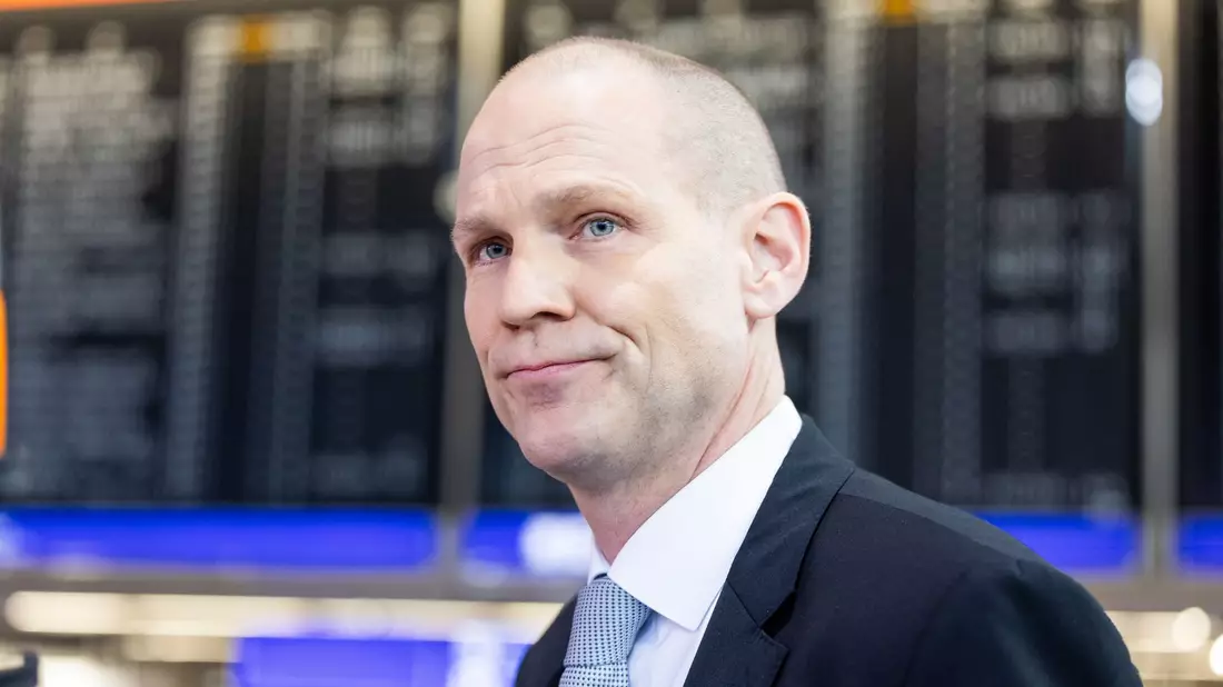 Lufthansa sucht arbeitswillige Crews, um den Streik abzumildern.  - Bild: Lando Hass/dpa