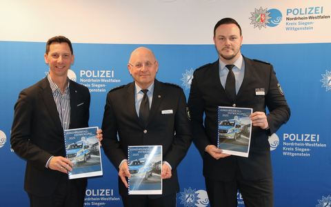 POL-SI: Zweimal Platz 1! Siegen-Wittgenstein hat NRWs sichersten Straßenverkehr - Kreispolizeibehörde Siegen-Wittgenstein stellt Verkehrsunfallstatistik 2025 vor #polsiwi - Foto: presseportal.de