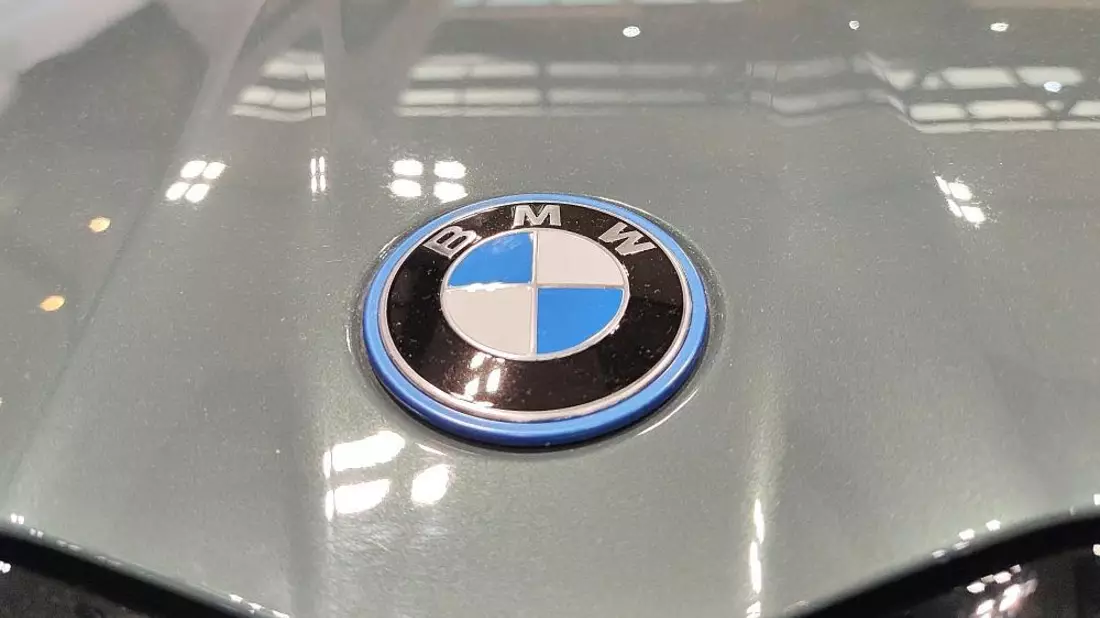 BMW-Logo am neuen BMW i5 - Bild: via dts Nachrichtenagentur