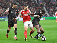 Leverkusener und Londoner lieferten sich viele enge Duelle. - Foto: Anke Waelischmiller/dpa