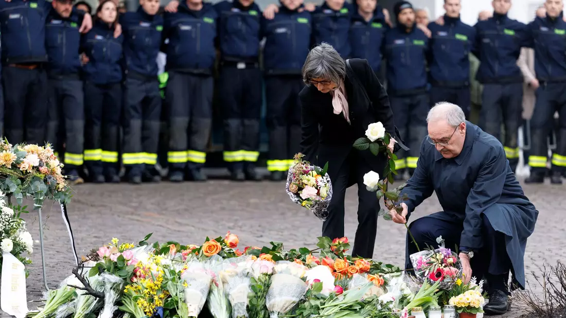Bundespräsident Parmelin besuchte den Unglücksort - Bild: Cyril Zingaro/KEYSTONE/dpa