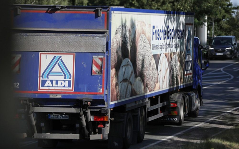 ALDI-Lkw auf der Straße (Archiv) - Foto: via dts Nachrichtenagentur
