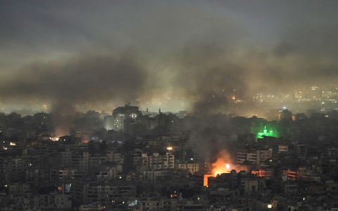 Die israelische Luftwaffe hat nach eigenen Angaben Kommando-Zentralen der Hisbollah im Süden Beiruts angegriffen. - Foto: Bilal Hussein/AP/dpa
