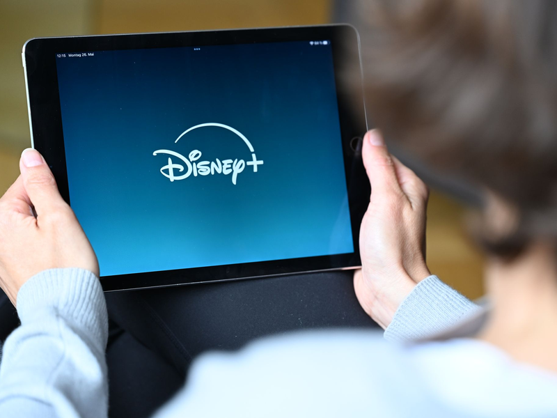 Abonnenten des Streamingdienstes Disney+ müssen derzeit bei einigen Premium-Inhalten Abstriche in der Bildqualität hinnehmen. - Foto: Wolf von Dewitz/dpa