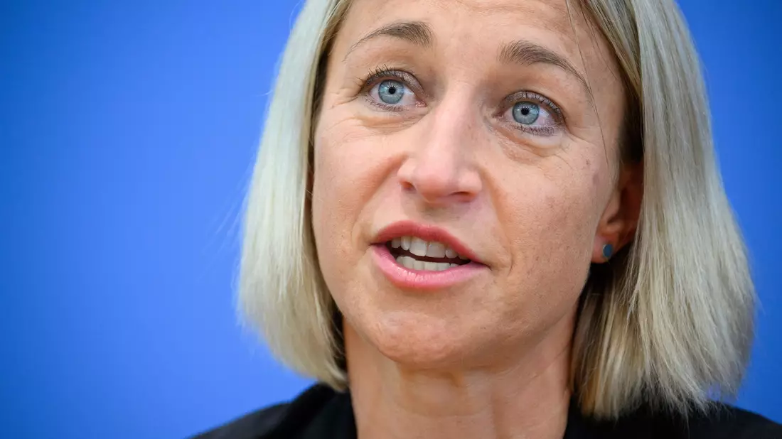Mahnt zu mehr Geduld: Nadine Schön, die Co-Vorsitzende der Expertenkommission. (Archivbild) - Bild: Bernd von Jutrczenka/dpa