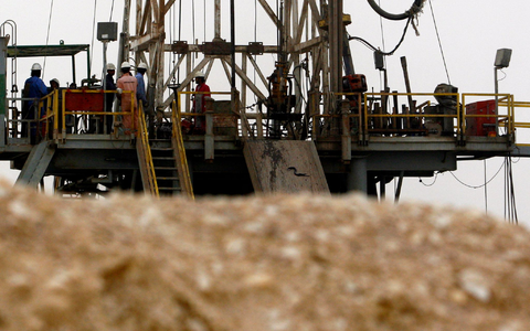 Die Ölproduktion ist für viele Staaten in der Golfregion überlebenswichtig. (Archivbild) - Foto: Hasan Jamali/AP/dpa