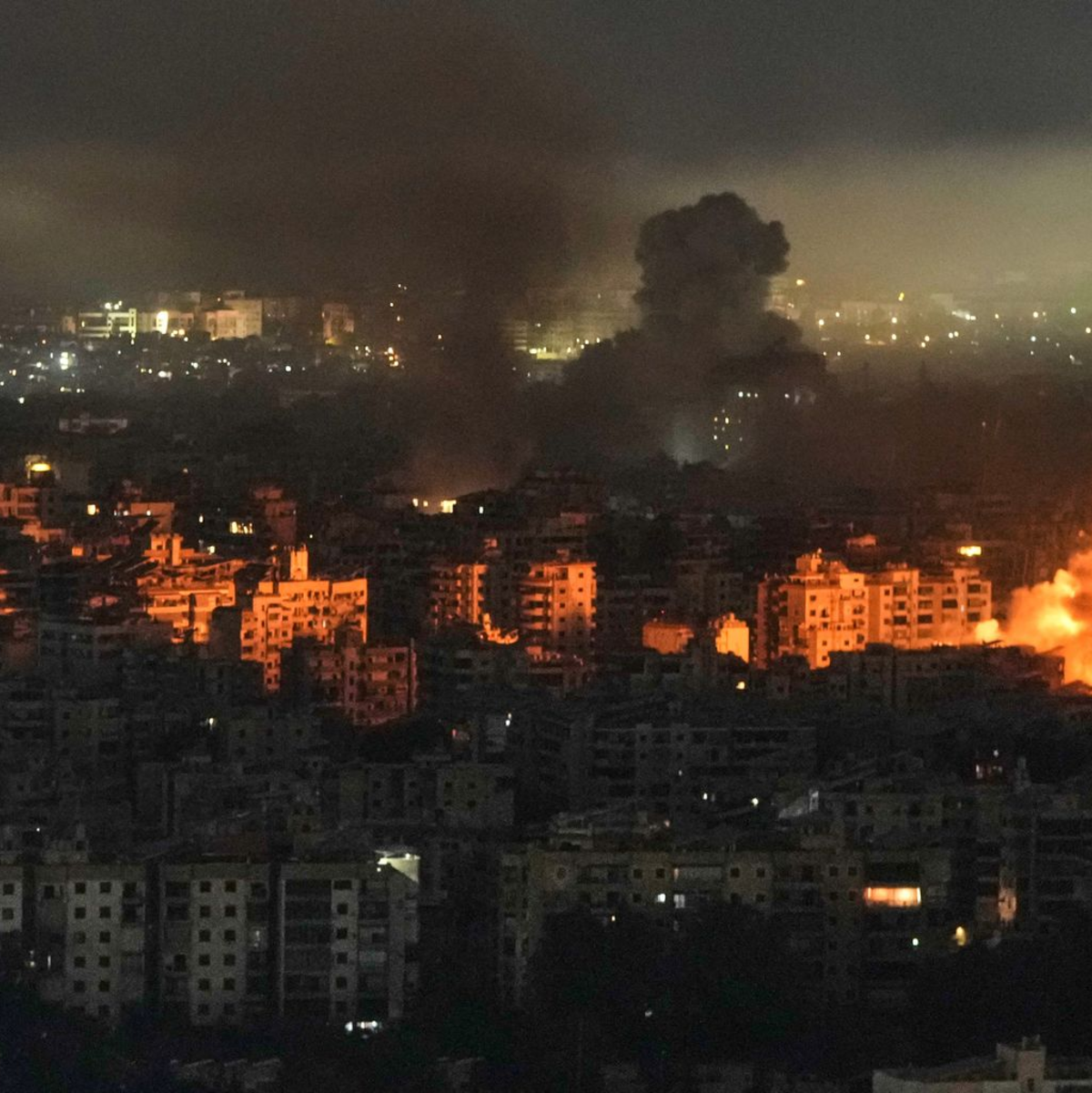 Die israelische Luftwaffe hat Hisbollah-Stellungen im Libanon angegriffen.  - Foto: Bilal Hussein/AP/dpa
