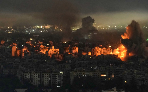 Die israelische Luftwaffe hat Hisbollah-Stellungen im Libanon angegriffen.  - Foto: Bilal Hussein/AP/dpa
