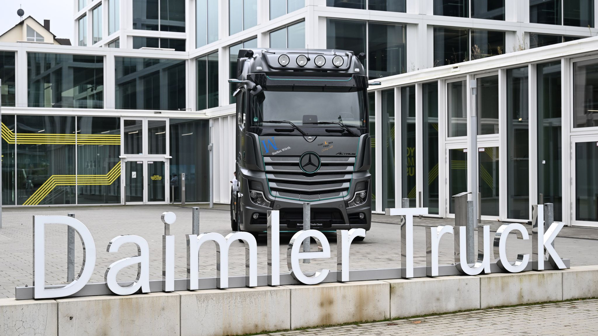 Gewinneinbruch bei Daimler Truck. (Archivbild) - Foto: Bernd Weißbrod/dpa