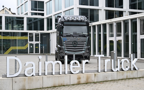 Gewinneinbruch bei Daimler Truck. (Archivbild) - Foto: Bernd Weißbrod/dpa