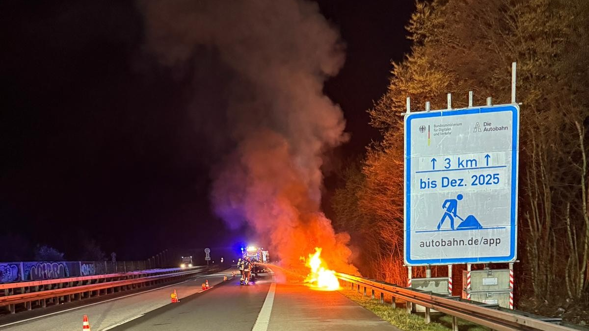 FW-EN: PKW-Brand auf Autobahn - Foto: presseportal.de