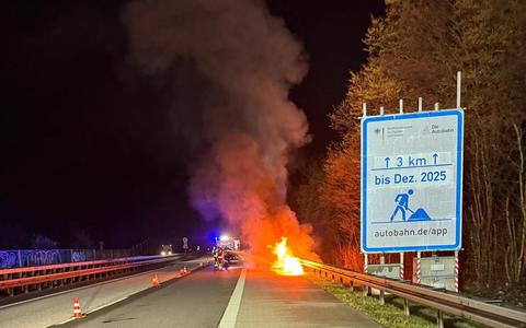 FW-EN: PKW-Brand auf Autobahn - Foto: presseportal.de