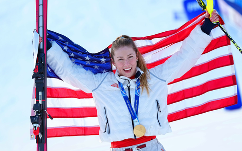 Der erlösende Erfolg: Mikaela Shiffrin holt sich Gold im Slalom bei den Olympischen Winterspielen. (Archivbild) - Foto: Michael Kappeler/dpa Der erlösende Erfolg: Mikaela Shiffrin holt sich Gold im Slalom bei den Olympischen Winterspielen. (Archivbild) - Foto: Michael Kappeler/dpa