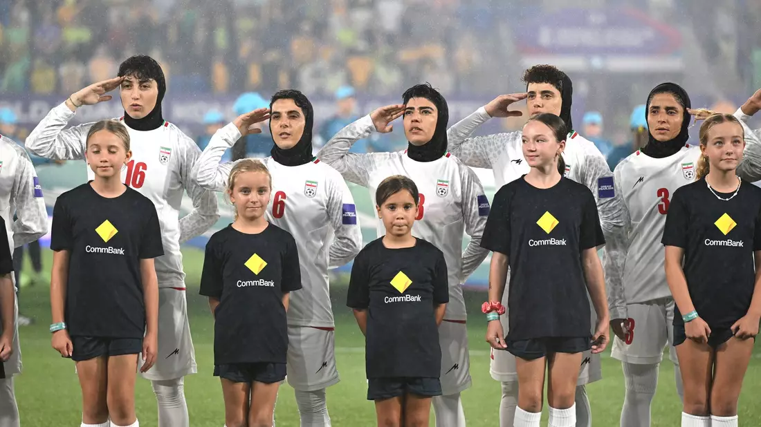 Militärgruß während des Asien Cup: Irans Fußballerinnen (Archivbild) - Bild: Dave Hunt/AAP/dpa