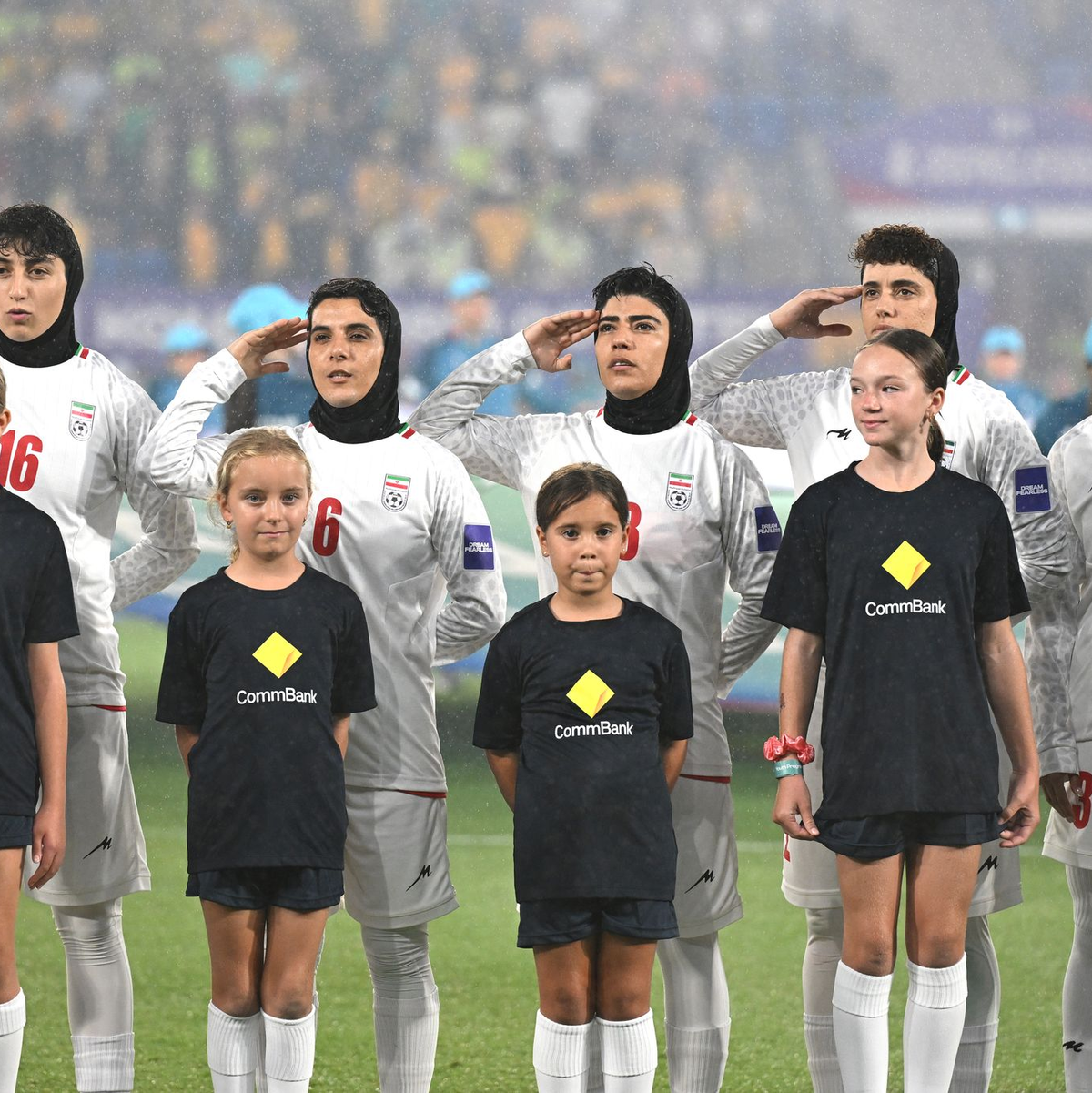 Militärgruß während des Asien Cup: Irans Fußballerinnen (Archivbild) - Foto: Dave Hunt/AAP/dpa
