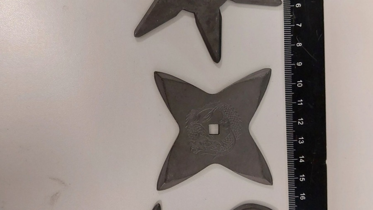 BPOL NRW: Bundespolizei stellt verbotene Wurfsterne am Flughafen Köln/Bonn sicher - Foto: presseportal.de