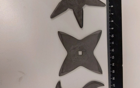 BPOL NRW: Bundespolizei stellt verbotene Wurfsterne am Flughafen Köln/Bonn sicher - Foto: presseportal.de